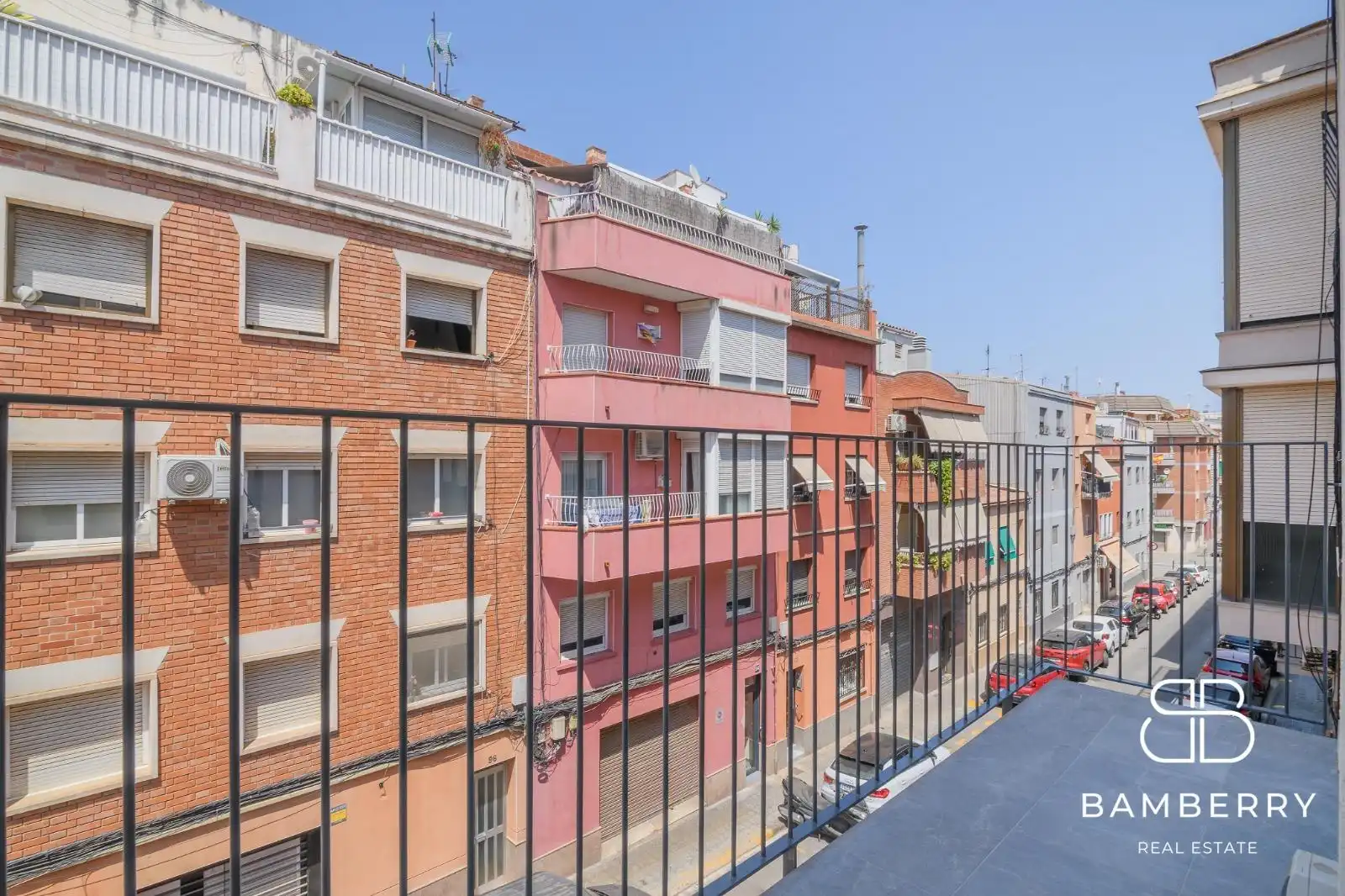 Vista exterior de Àtic en venda en Sant Boi de Llobregat amb Parquet