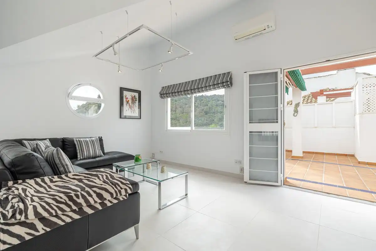Living room of Duplexes for sale in Benahavís  with Air Conditioner, Heating and Terrace