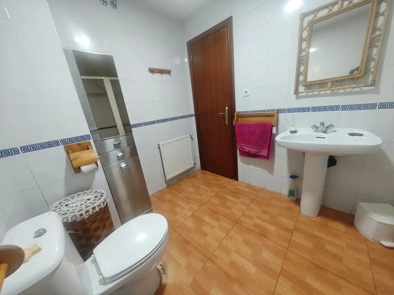 Baño de Piso en venta en Plasencia con Aire acondicionado, Terraza y Amueblado