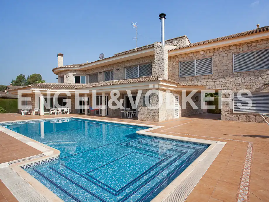 Piscina de Casa o chalet en venta en Serra con Calefacción, Jardín privado y Trastero