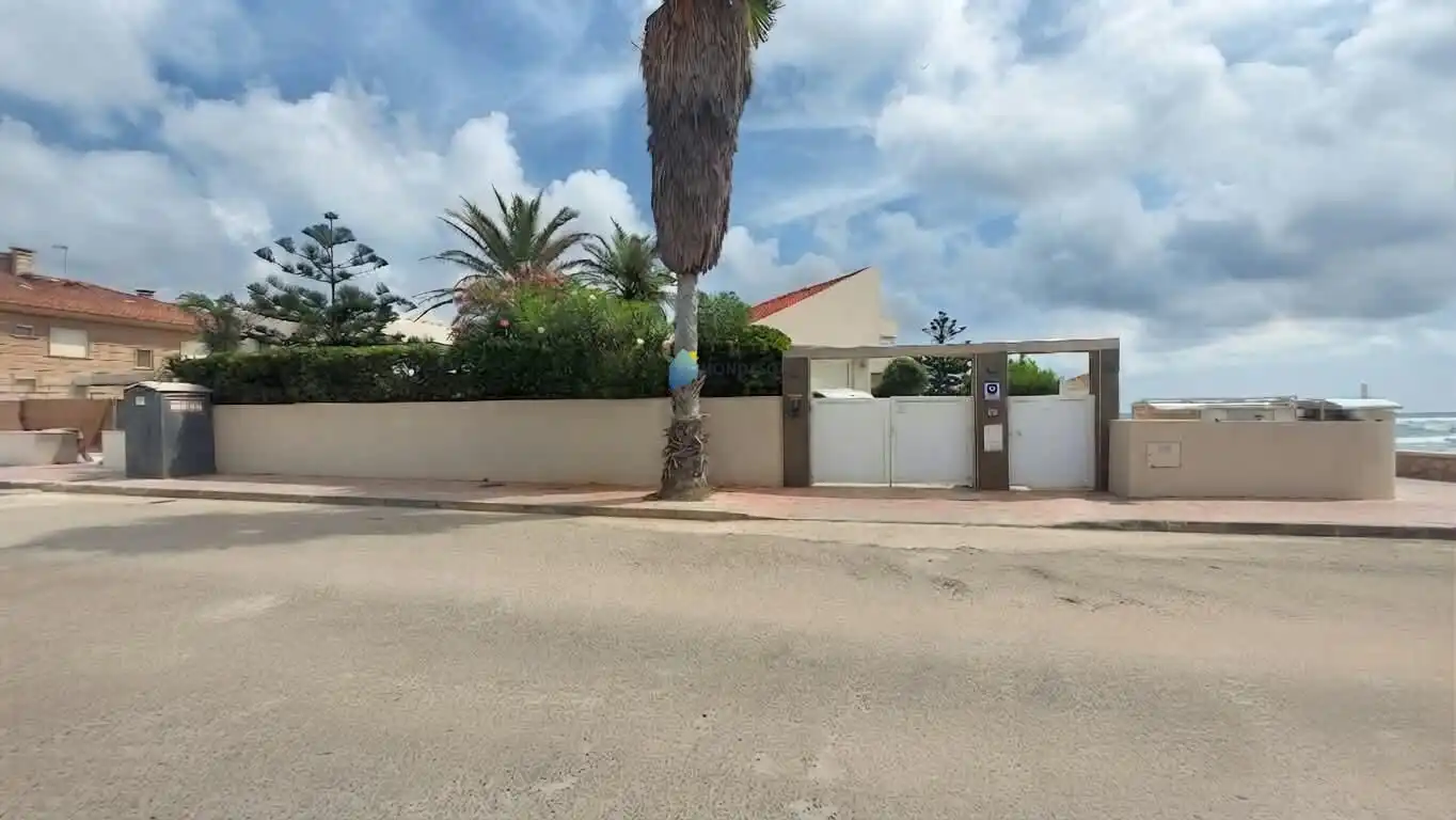 Vista exterior de Casa o chalet en venta en La Manga del Mar Menor con Aire acondicionado, Jardín privado y Terraza