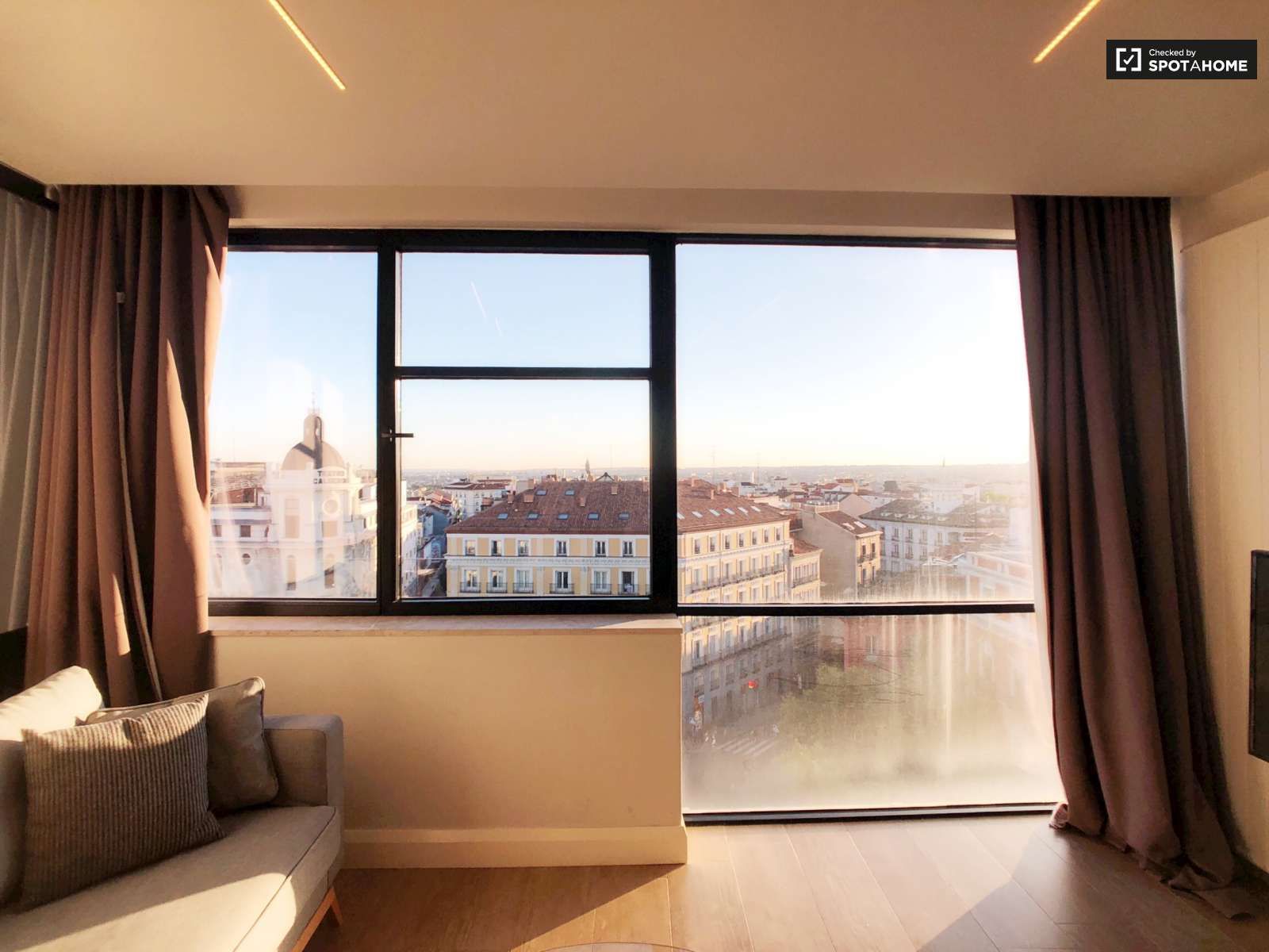 Dormitori de Apartament per a compartir en  Madrid Capital amb Aire condicionat i Terrassa