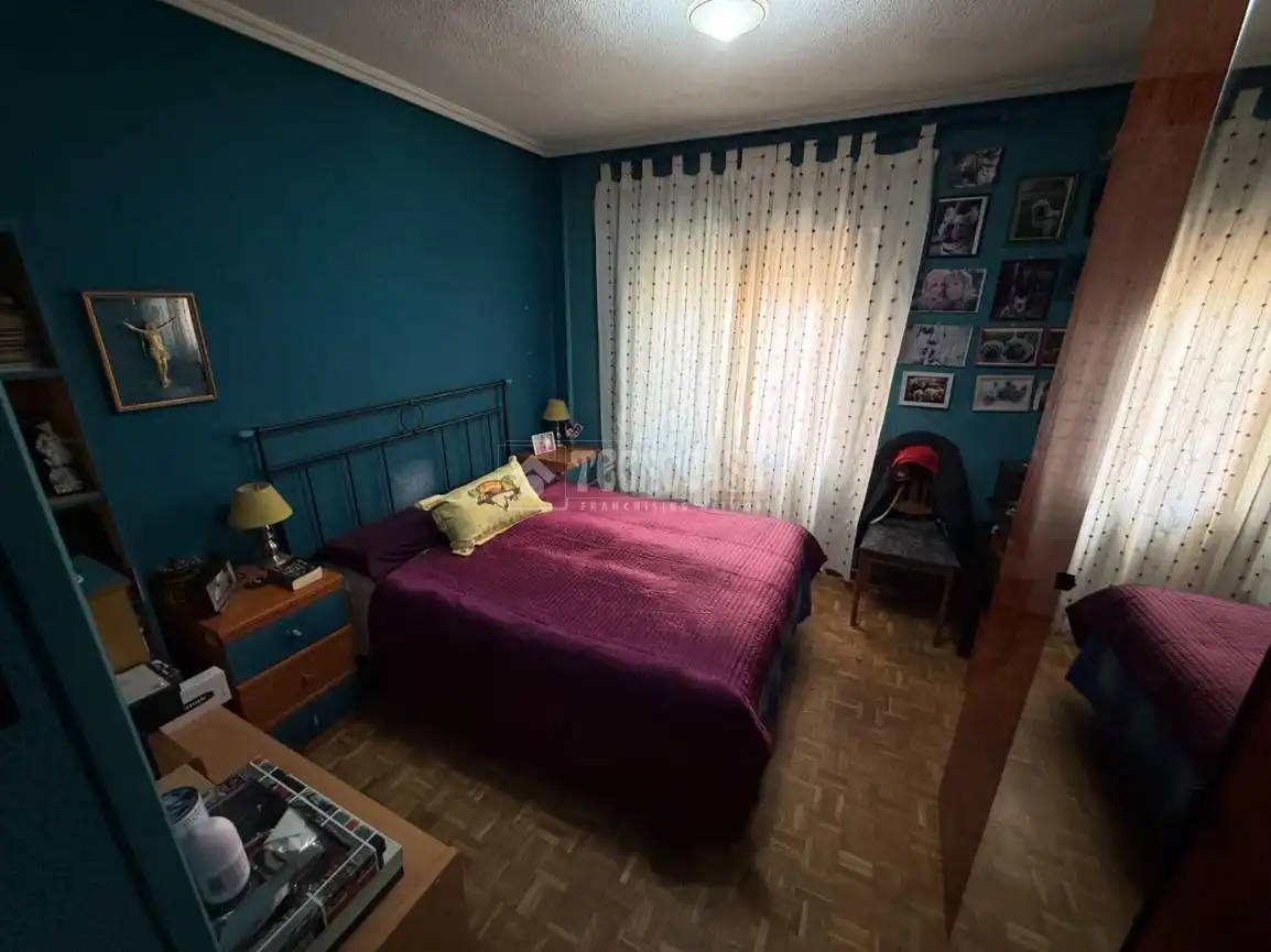 Bedroom of Flat for sale in Madrid