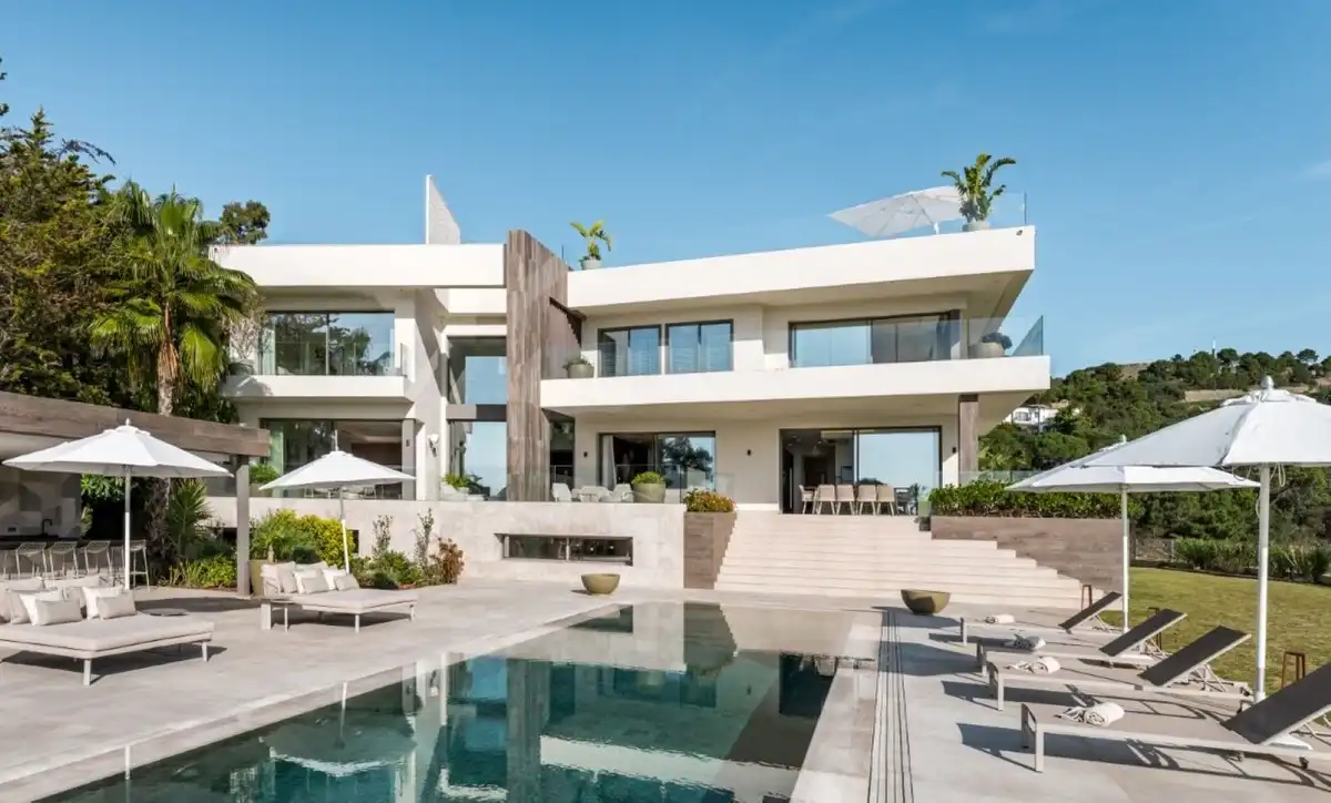 Exterior view of Single-family semi-detached for sale in Benahavís  with Air Conditioner, Terrace and Storage room