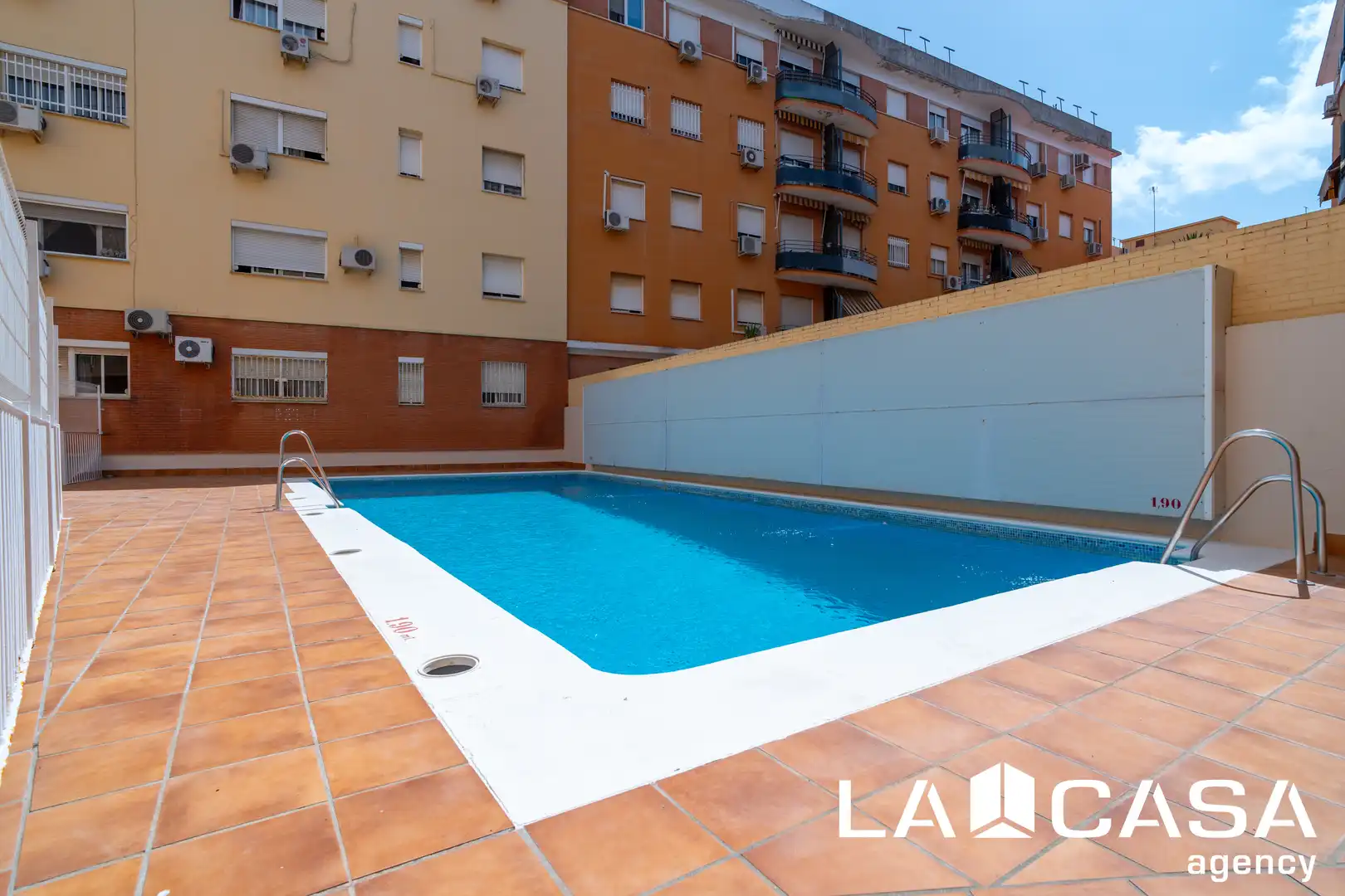 Piscina de Pis en venda en Dos Hermanas amb Aire condicionat, Terrassa i Traster