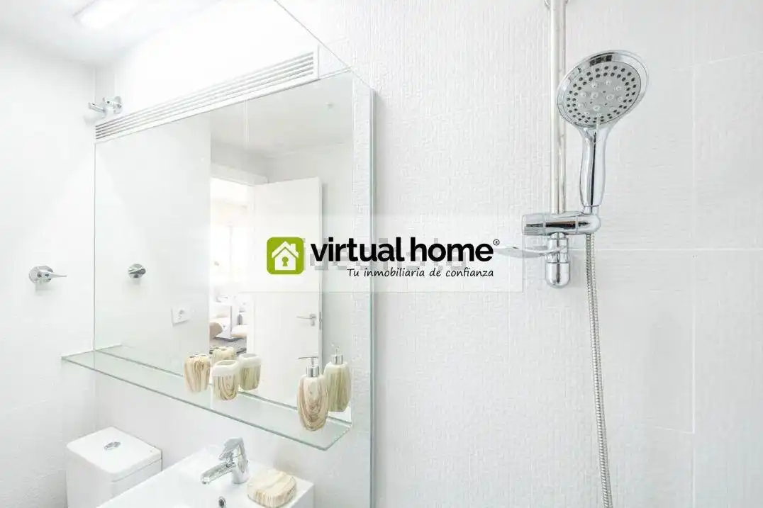 Bathroom of Flat for sale in Benidorm  with Air Conditioner, Terrace and Furnished