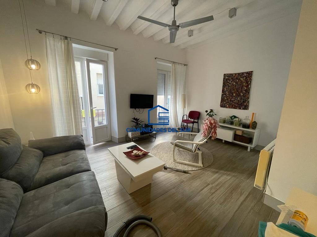 Sala d'estar de Pis en venda en  Cádiz Capital amb Moblat i Balcó