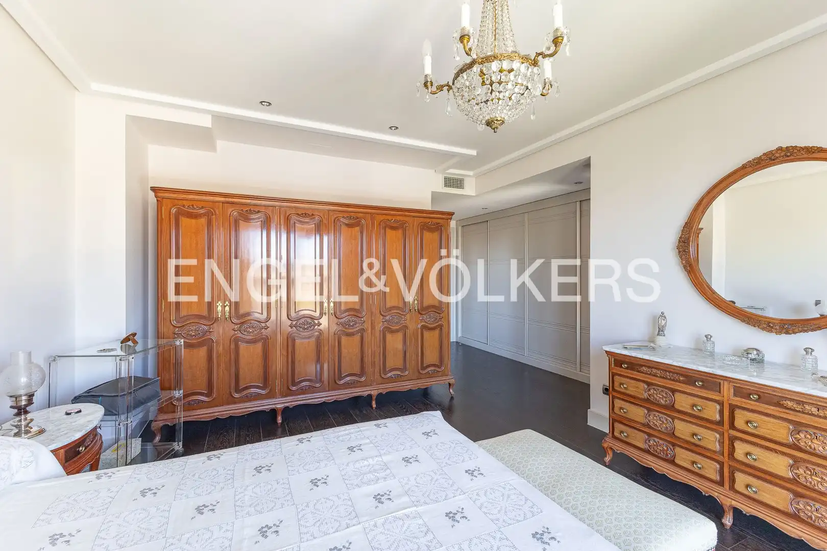 Schlafzimmer von Einfamilien-Reihenhaus zum Verkauf in Majadahonda mit Klimaanlage, Heizung und Privatgarten