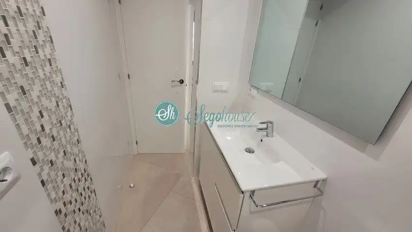 Baño de Piso de alquiler en Segovia con Aire acondicionado, Calefacción y Terraza