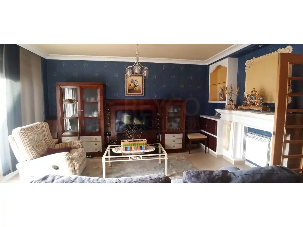 Sala de estar de Casa adosada en venta en Miranda de Ebro con Jardín privado y Piscina