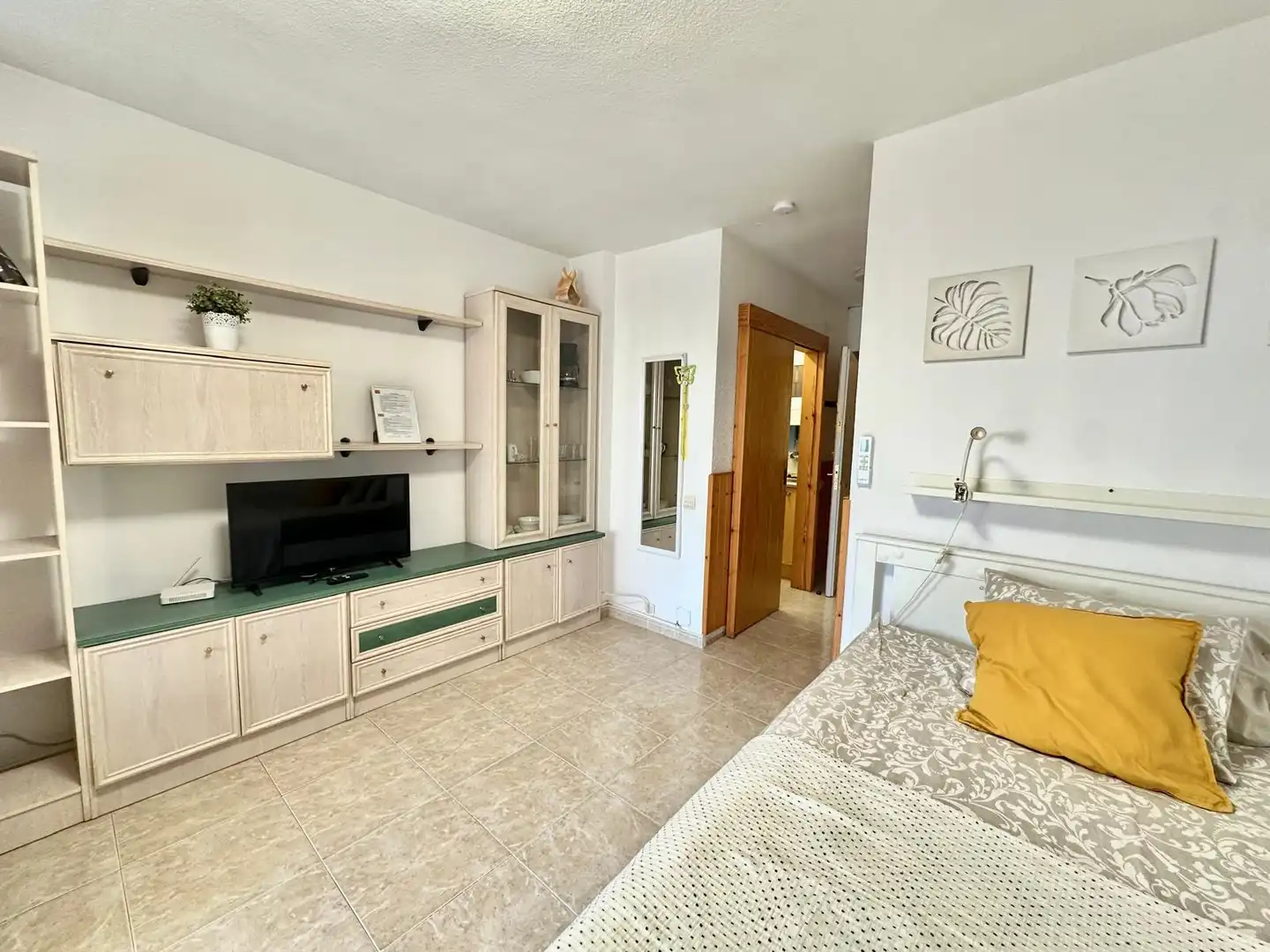 Apartment with pool for sale in Calle Luis Vives, imagen 2