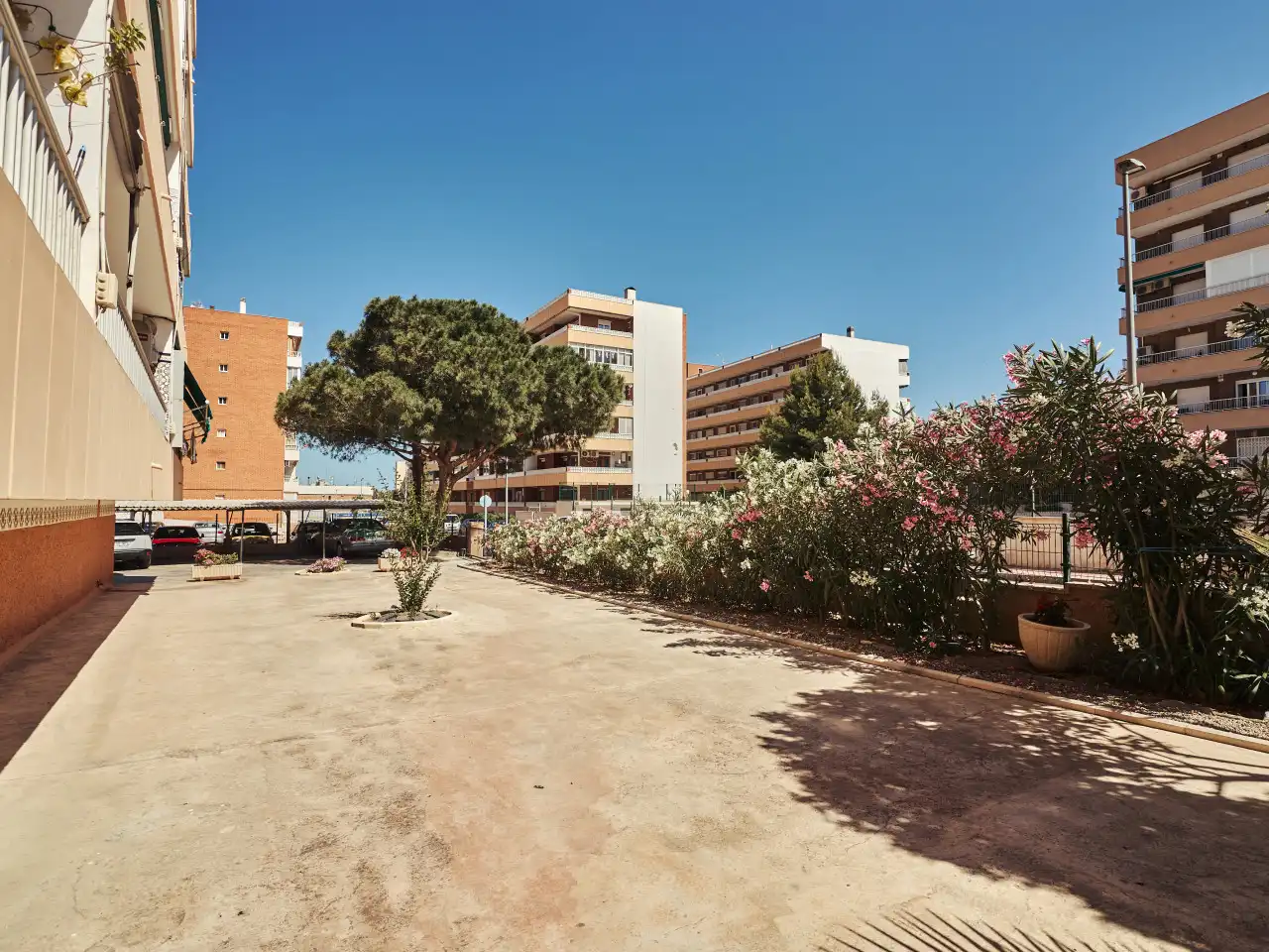 Außenansicht von Wohnungen zum Verkauf in Torrevieja mit Klimaanlage, Heizung und Terrasse