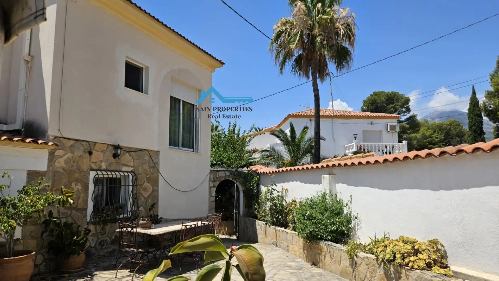 Vista exterior de Casa o xalet en venda en La Nucia amb Aire condicionat, Calefacció i Jardí privat