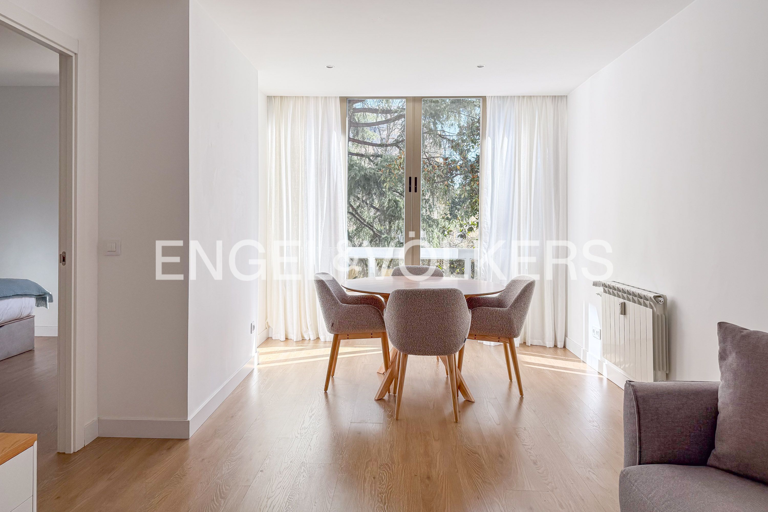 Menjador de Pis de lloguer en  Madrid Capital amb Aire condicionat, Calefacció i Moblat