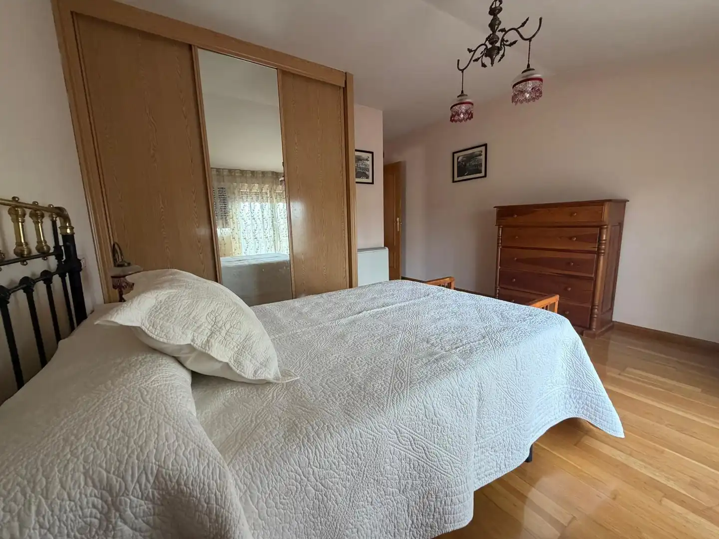 Dormitori de Casa adosada en venda en Palazuelos de Eresma amb Calefacció, Terrassa i Alarma