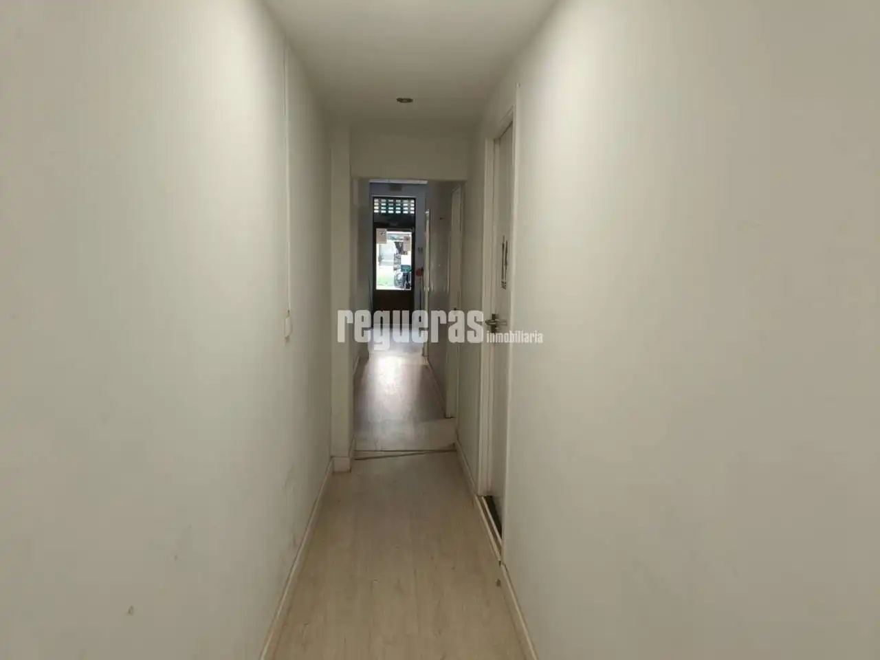 Business premises to rent in Calle castillo de Gauzon 12, imagen 3