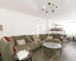 Living room of Flat to rent in  Barcelona Capital  with Air Conditioner, Heating and Private garden