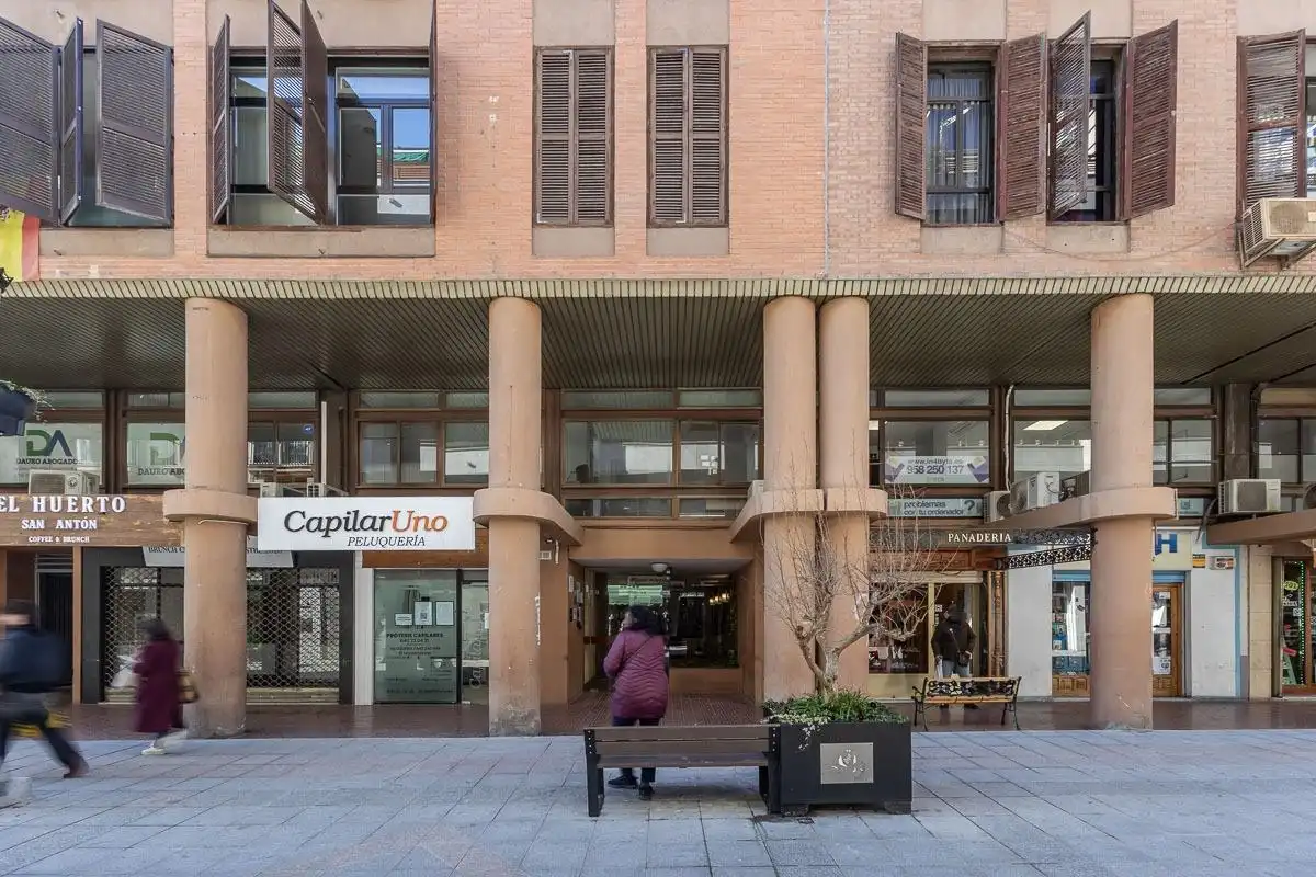 Vista exterior de Piso en venta en Granada con Aire acondicionado, Calefacción y Trastero