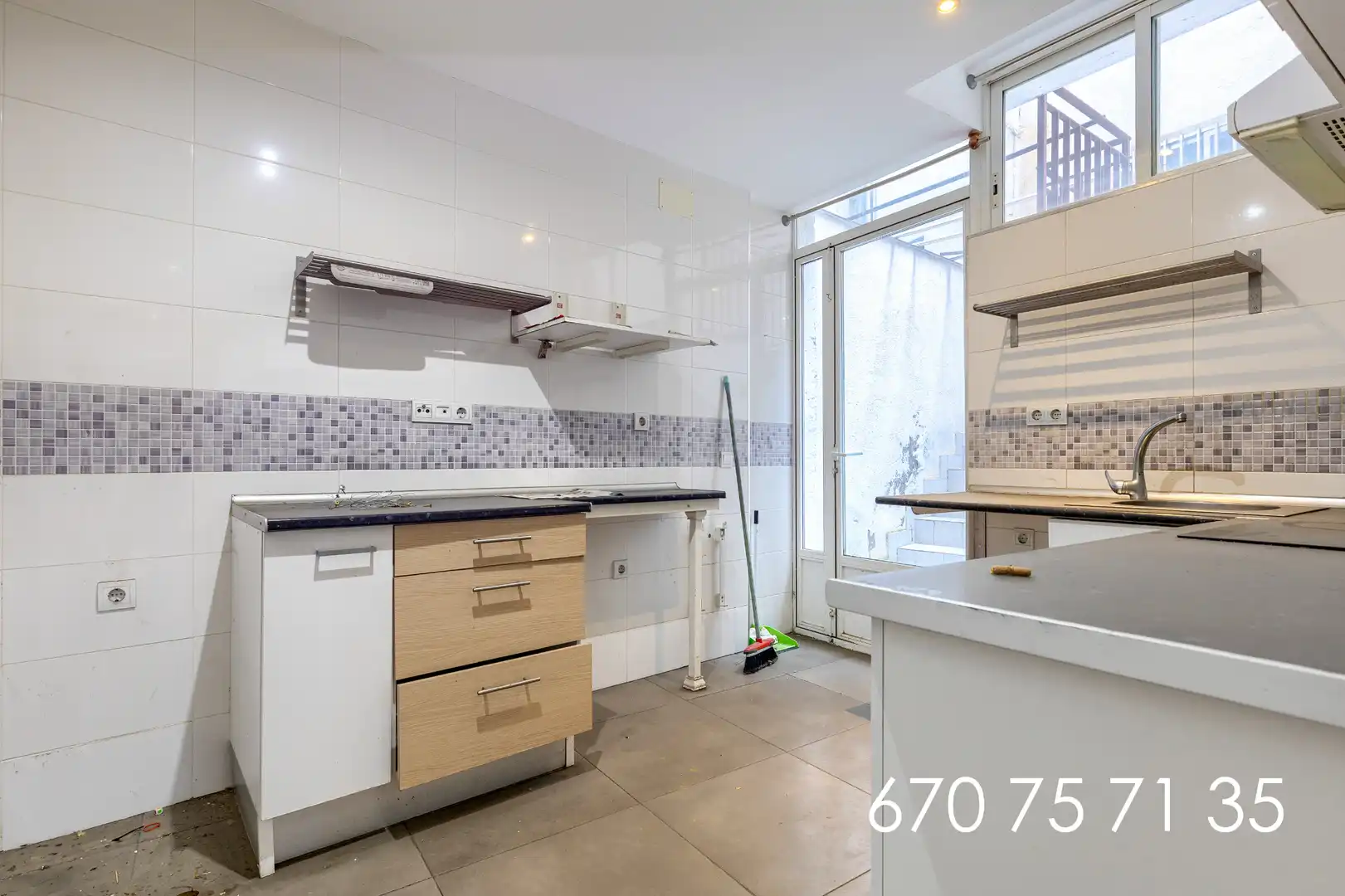 Cuina de Local en venda en Madrid amb Calefacció, Parquet i Terrassa