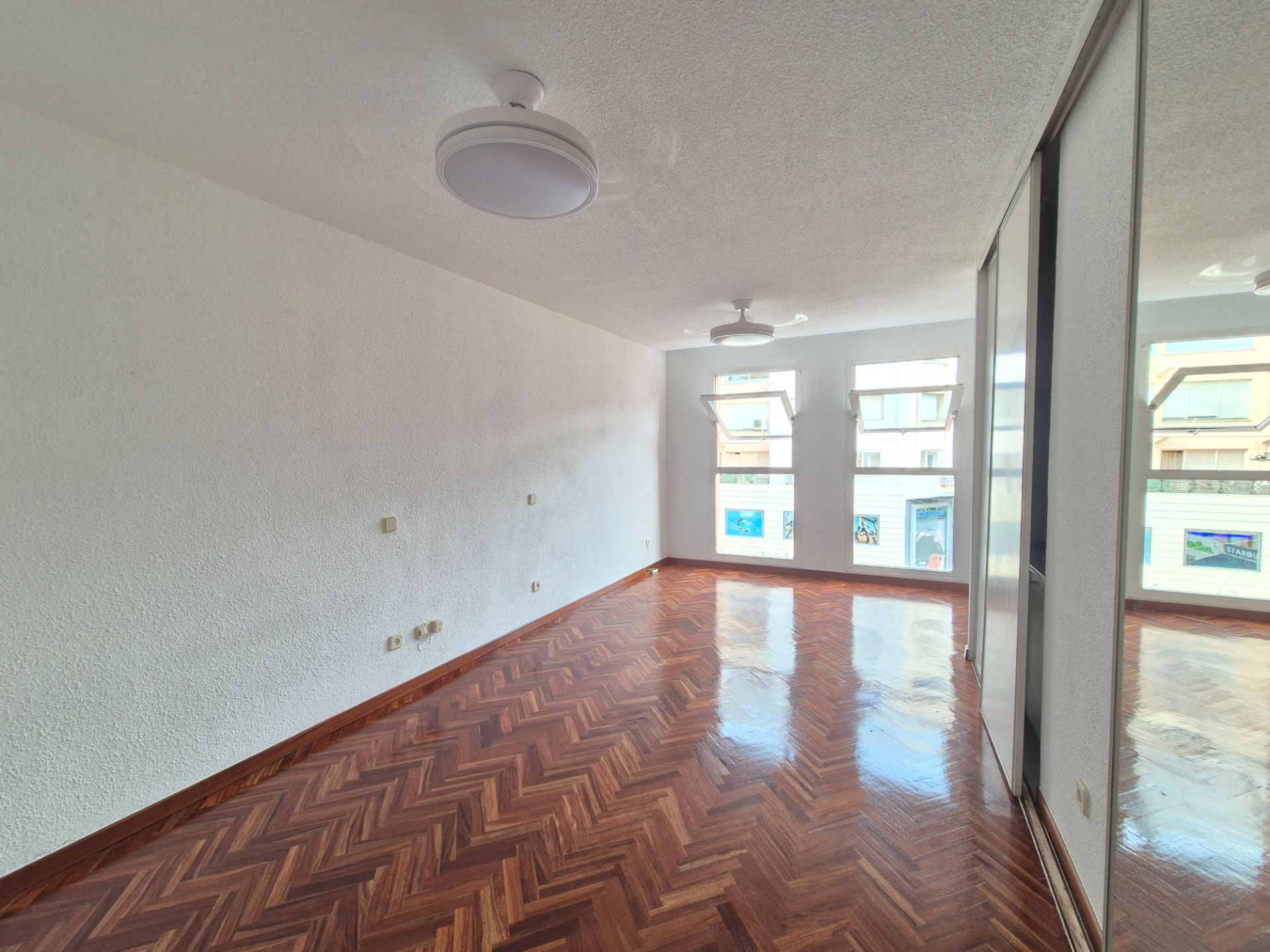 Bedroom of Study to rent in  Madrid Capital  with Heating, Parquet flooring and Washing machine