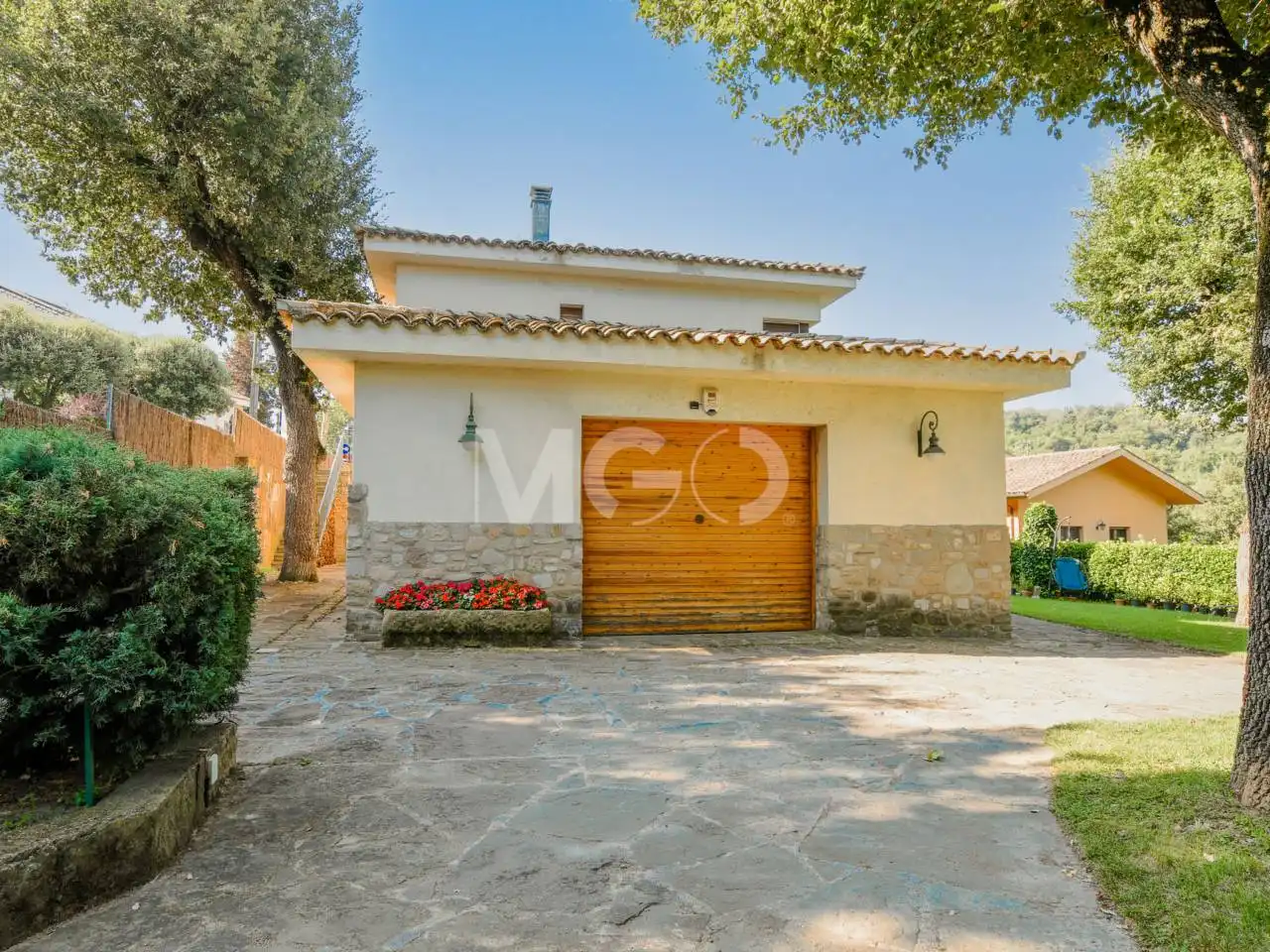 Vista exterior de Casa o xalet en venda en Tavèrnoles amb Calefacció, Jardí privat i Parquet