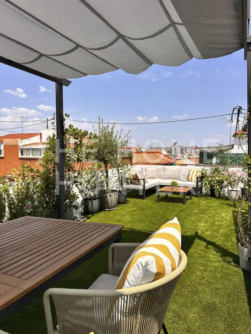 Terrassa de Pis en venda en Madrid amb Aire condicionat, Calefacció i Moblat