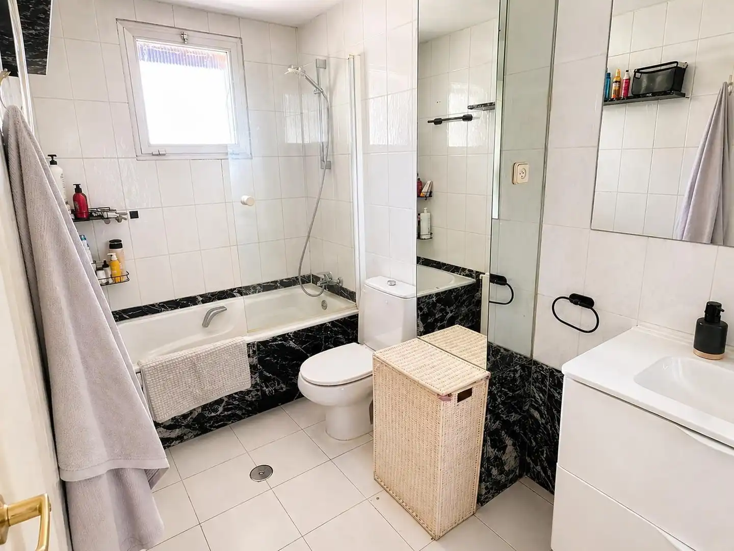 Baño de Piso en venta en Madrid con Aire acondicionado, Calefacción y Jardín privado