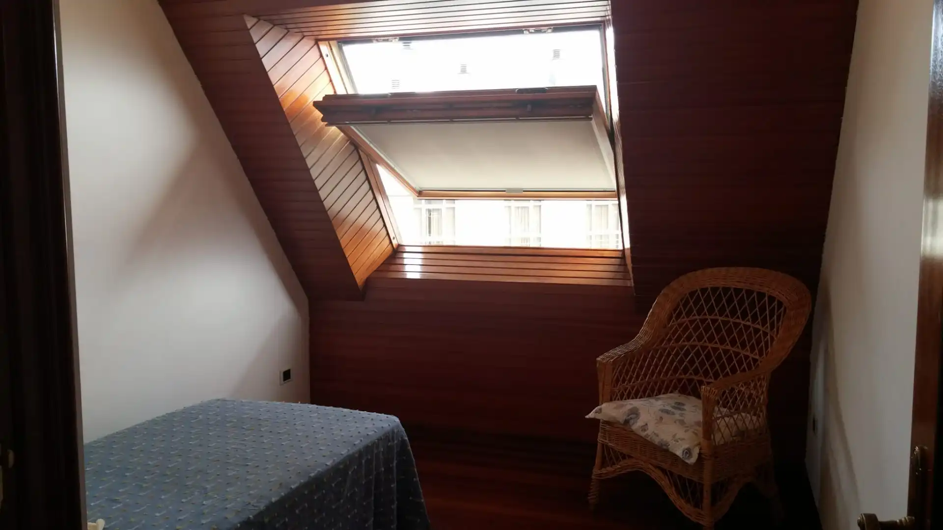Dormitori de Dúplex de lloguer en Ferrol amb Calefacció, Parquet i Moblat