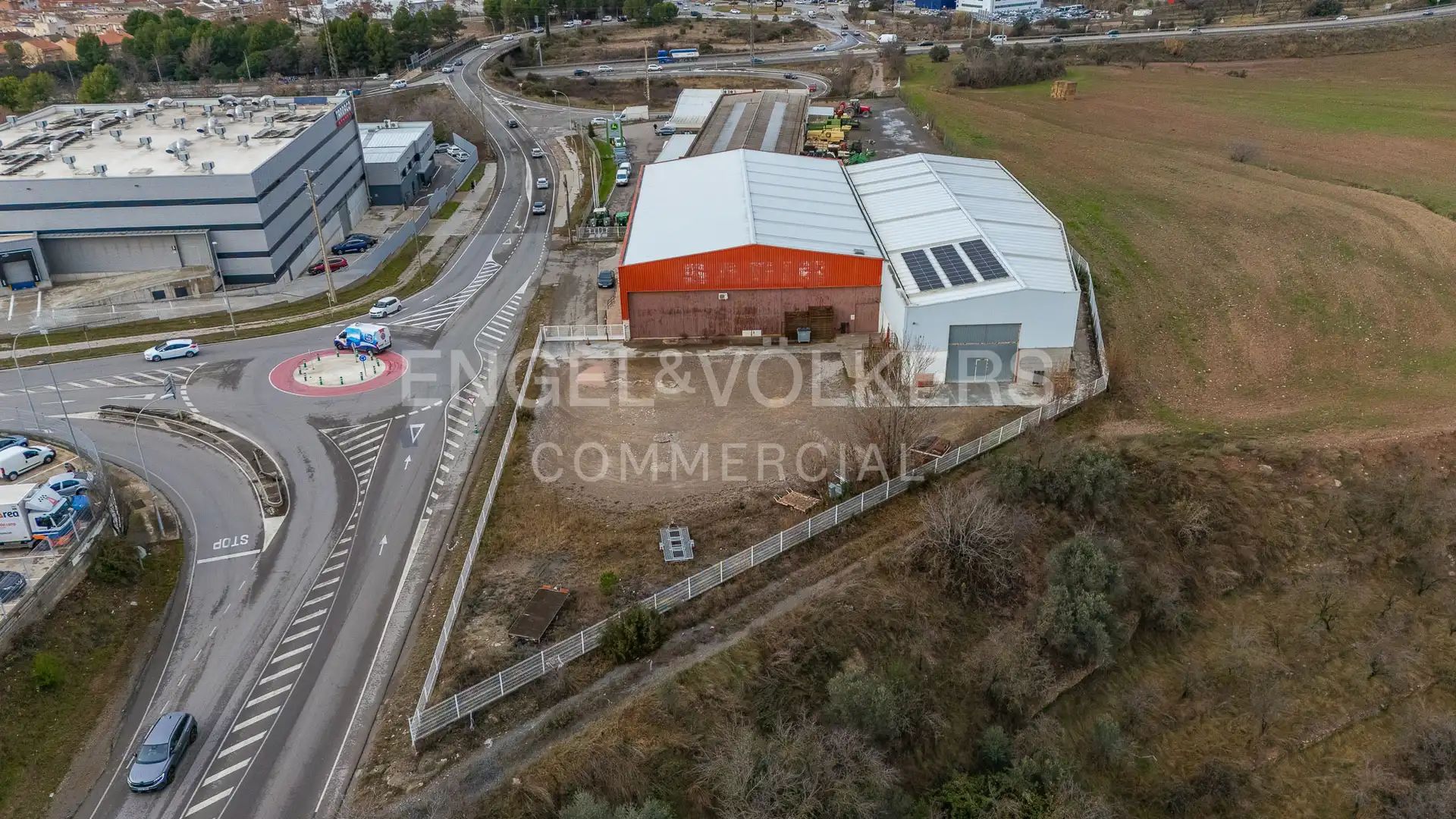 Vista exterior de Nau industrial en venda en Manresa