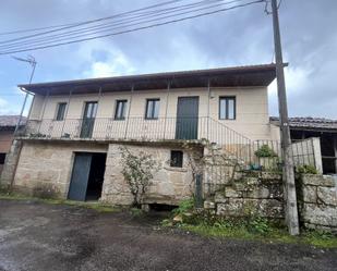 Vista exterior de Casa adosada en venda en Punxín amb Jardí privat, Traster i Piscina