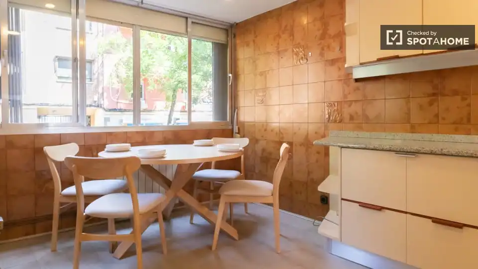 Cocina de Piso de alquiler en Madrid con Aire acondicionado, Calefacción y Amueblado