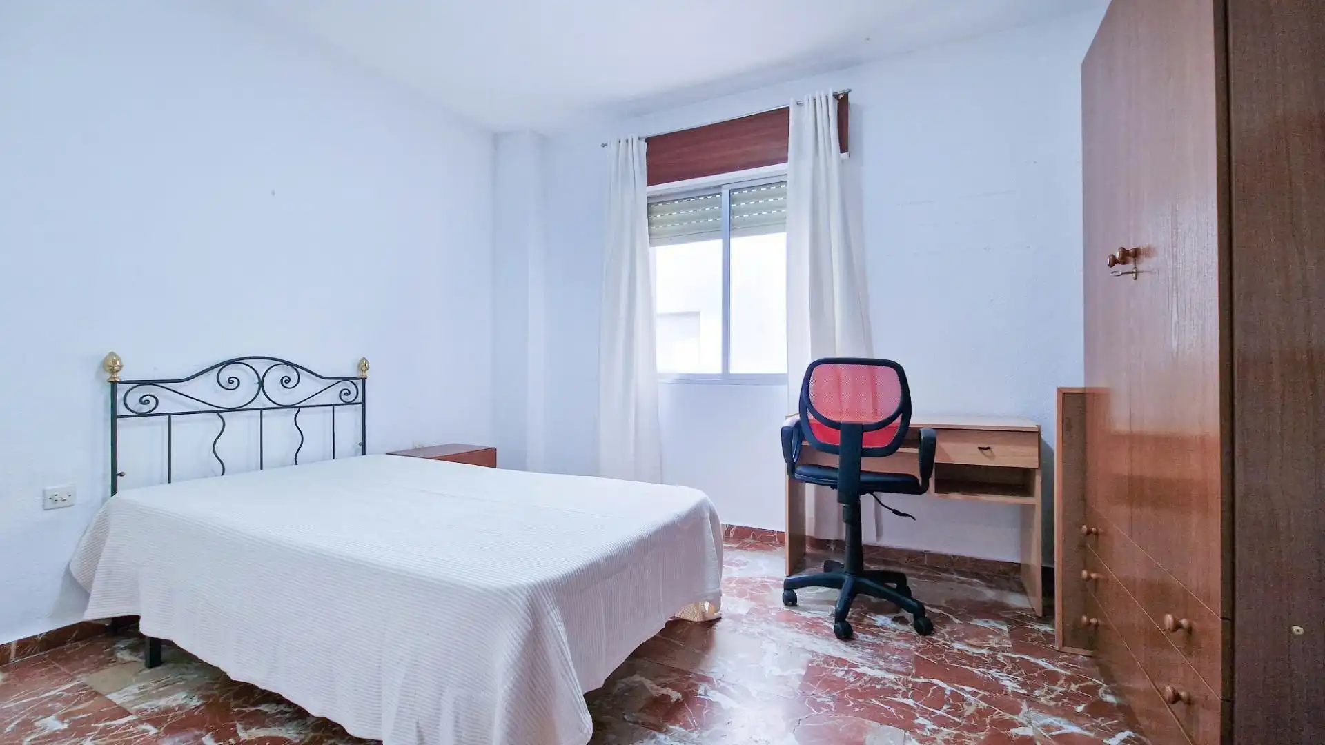 Schlafzimmer von Wohnung zur Miete in Badajoz mit Möbliert und Balkon