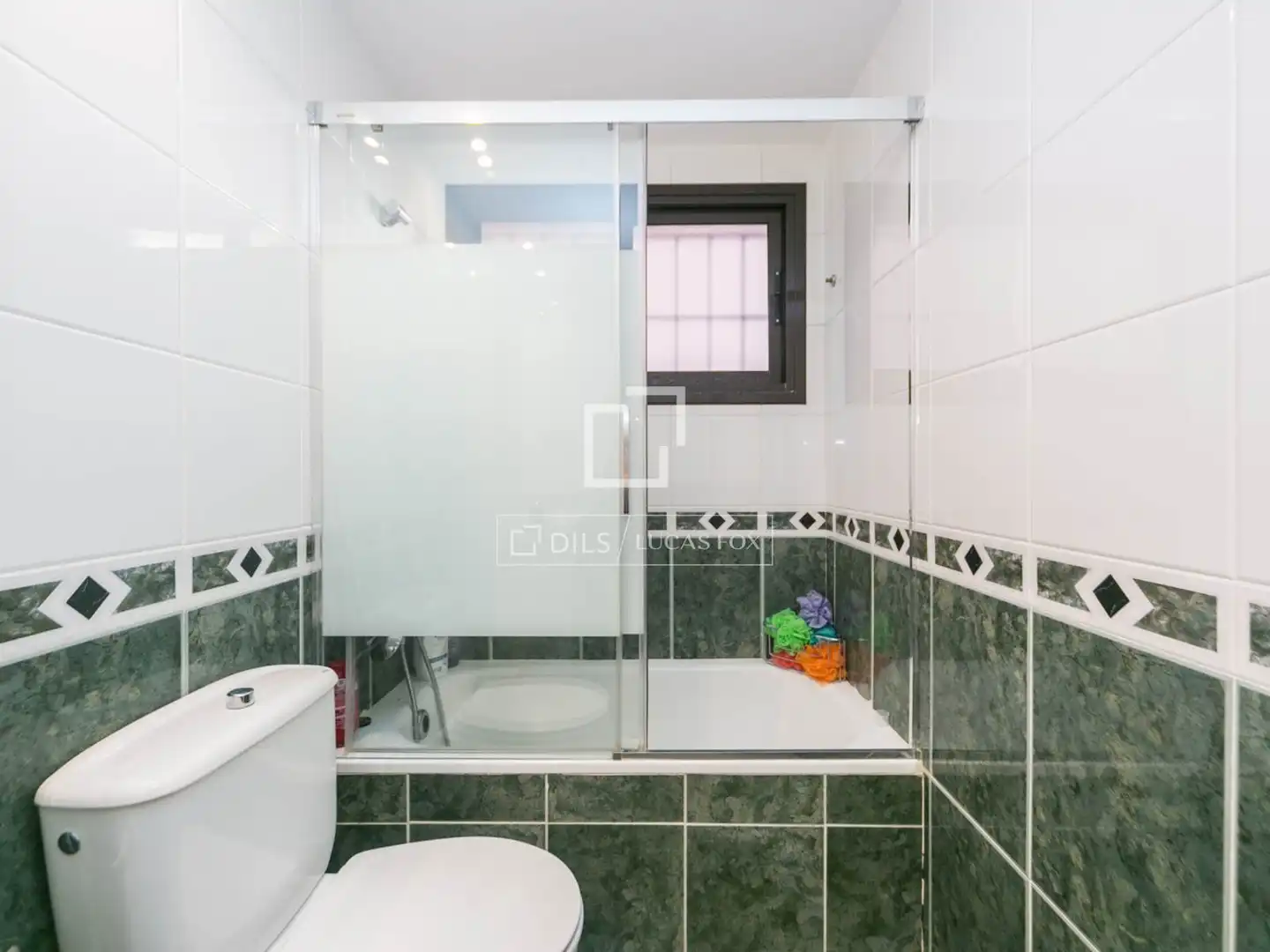 Bathroom of Flat for sale in Sant Cugat del Vallès  with Air Conditioner, Heating and Terrace