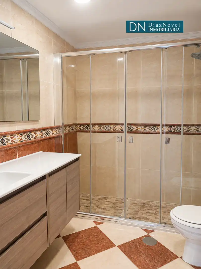Baño de Piso de alquiler en Rincón de la Victoria con Aire acondicionado, Terraza y Amueblado