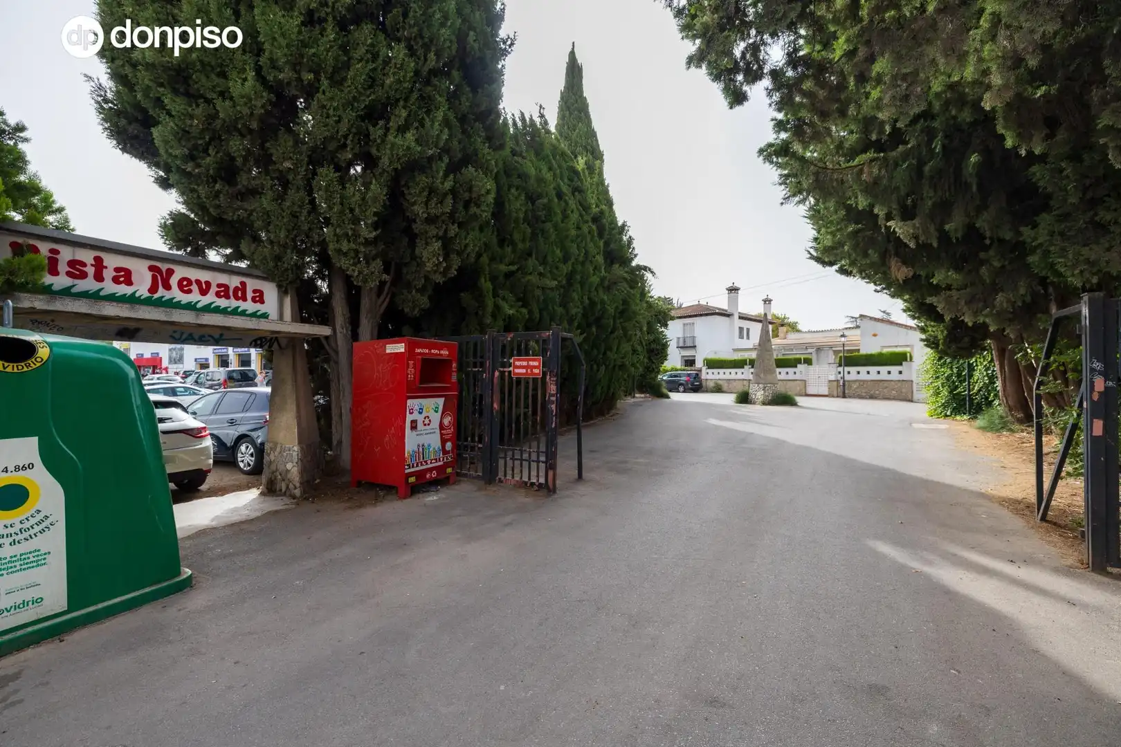 Parking de Casa o chalet en venta en Armilla con Aire acondicionado, Calefacción y Jardín privado