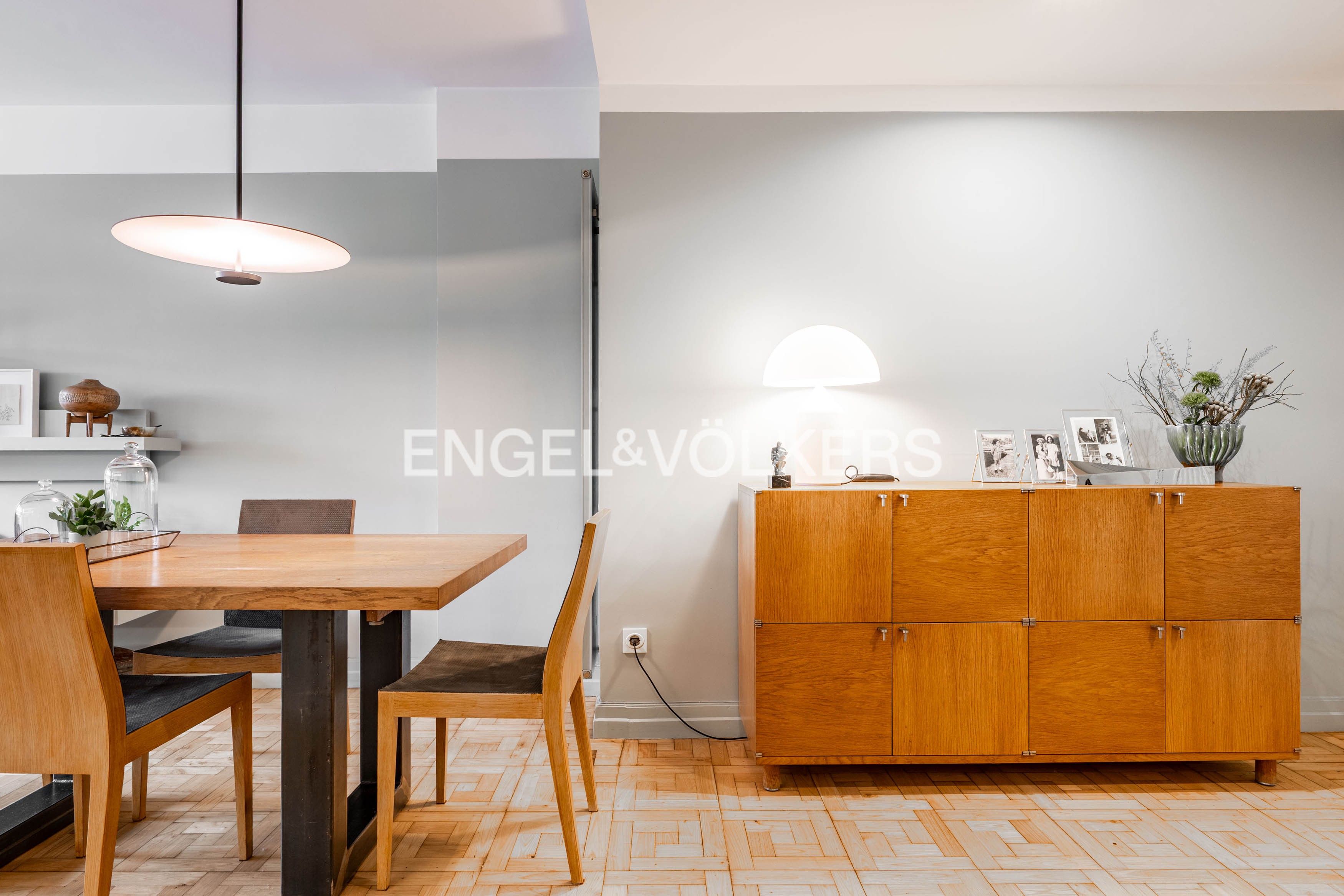 Menjador de Apartament en venda en Donostia - San Sebastián  amb Calefacció
