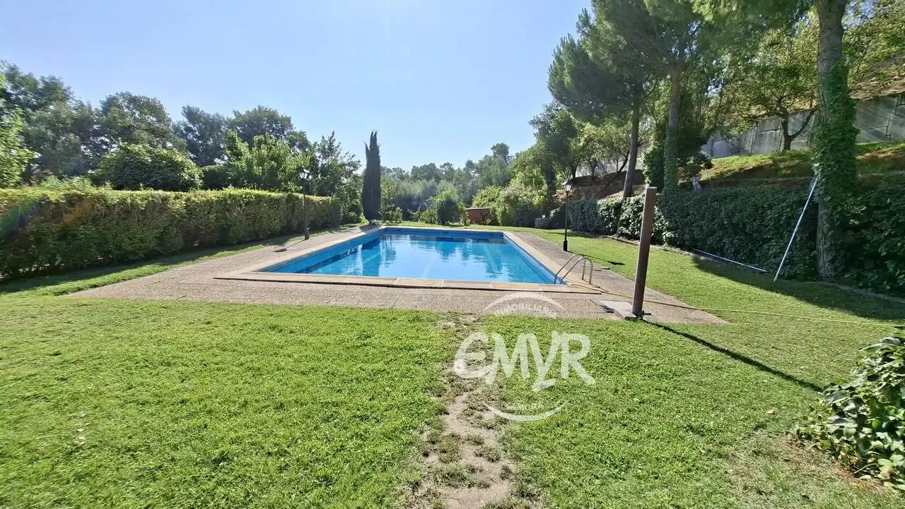 Piscina de Casa o xalet en venda en Zamora Capital  amb Calefacció, Jardí privat i Parquet