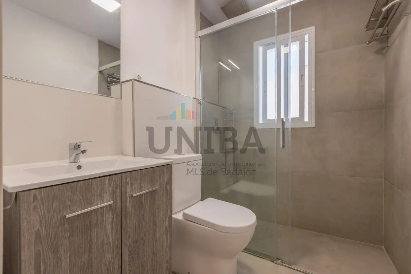 Bathroom of Flat for sale in Ciudad Jardín