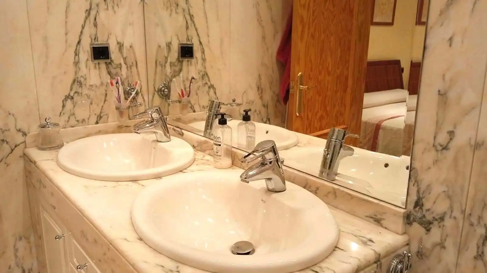 Bathroom of Duplexes for sale in Elche / Elx  with Air Conditioner, Heating and Storage room