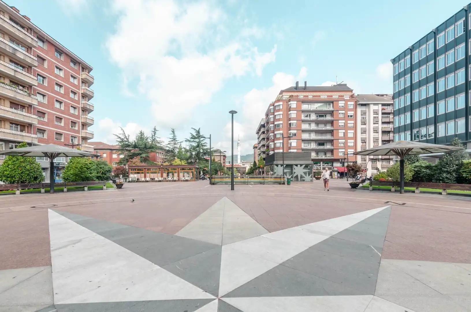 Vista exterior de Local en venda en Oviedo 