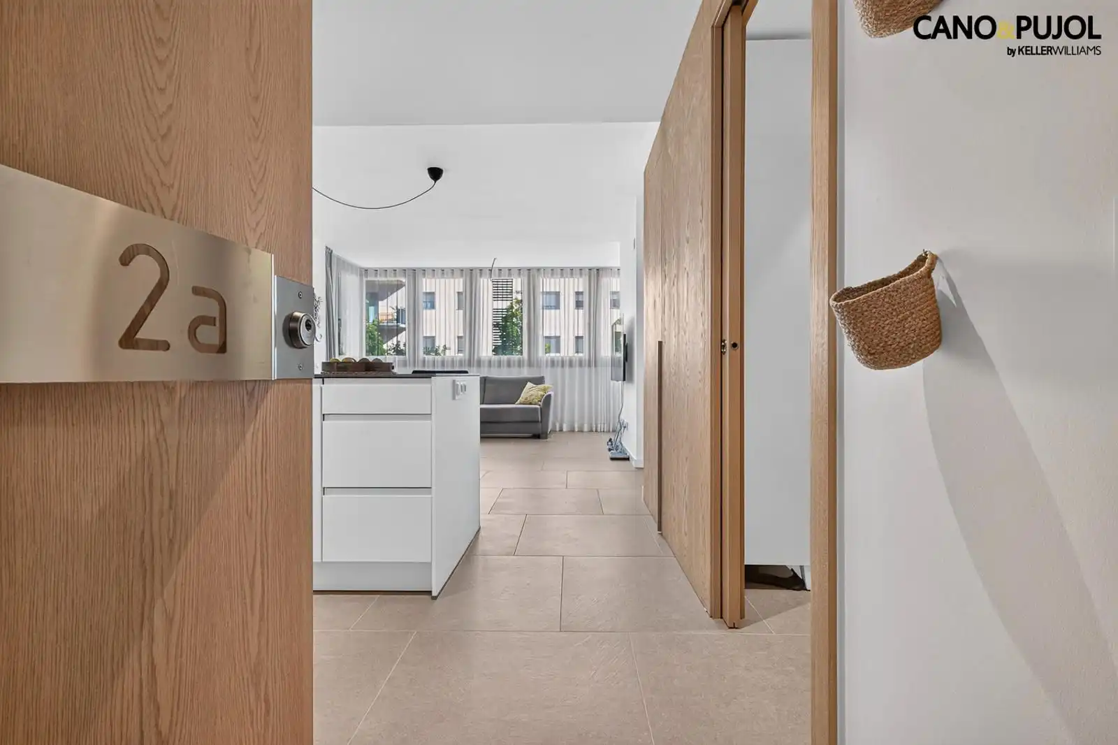Piso con terraza en venta en josep tarradellas, imagen 3