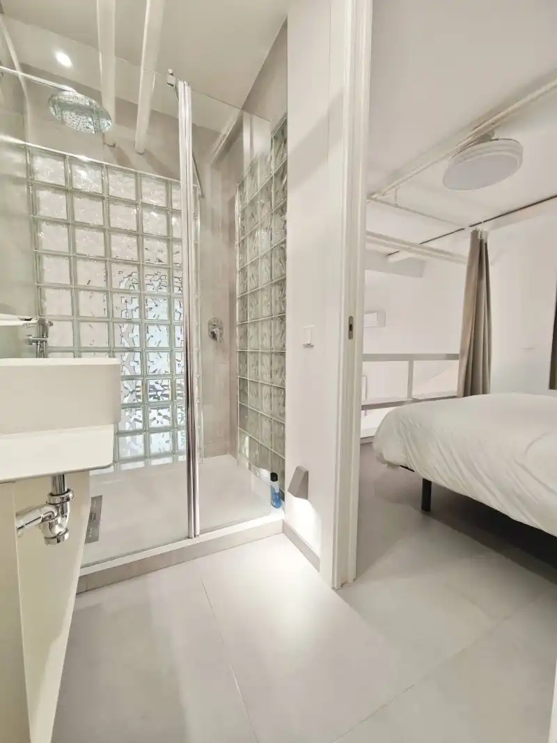 Badezimmer von Wohnung zur Miete in Madrid mit Klimaanlage, Heizung und Privatgarten