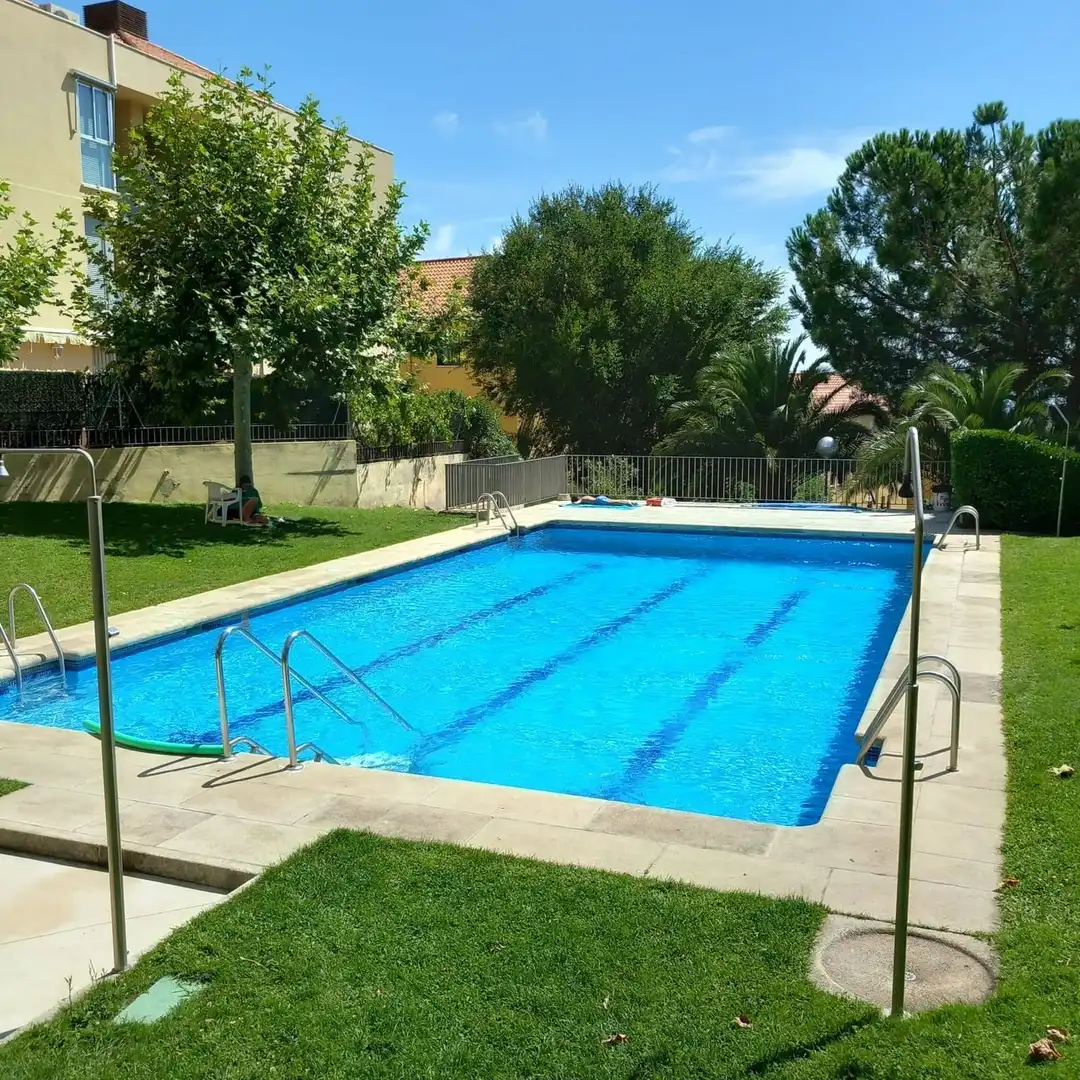 Piscina de Pis en venda en San Lorenzo de El Escorial amb Calefacció, Traster i Piscina comunitària