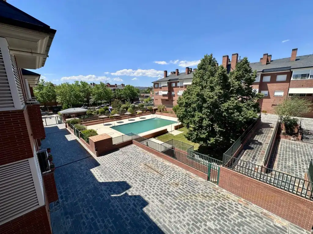 Piscina de Piso en venta en Las Rozas de Madrid