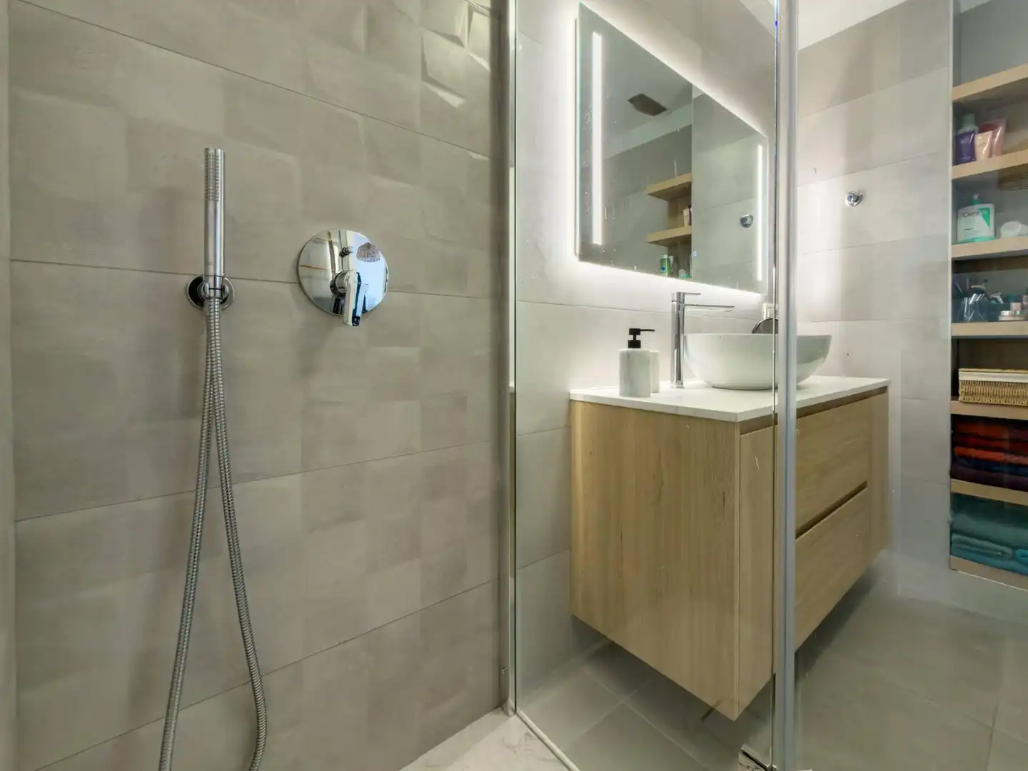 Bany de Apartament en venda en San Cristóbal de la Laguna amb Jardí privat, Terrassa i Piscina comunitària