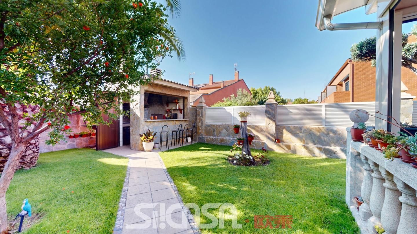 Jardín de Casa adosada en venta en Parla con Aire acondicionado, Calefacción y Trastero