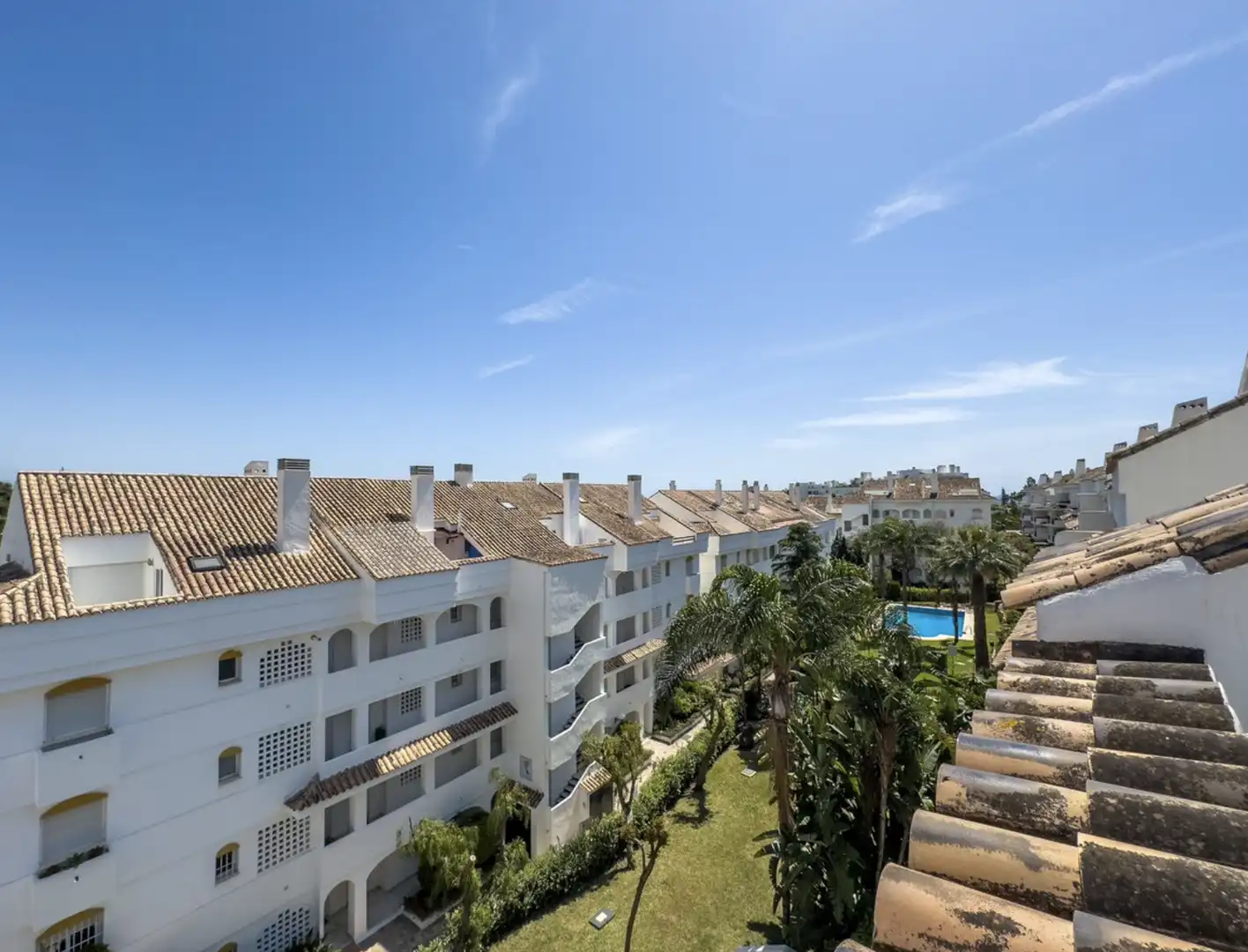 Außenansicht von Maisonette zum Verkauf in Marbella mit Klimaanlage, Heizung und Parkett