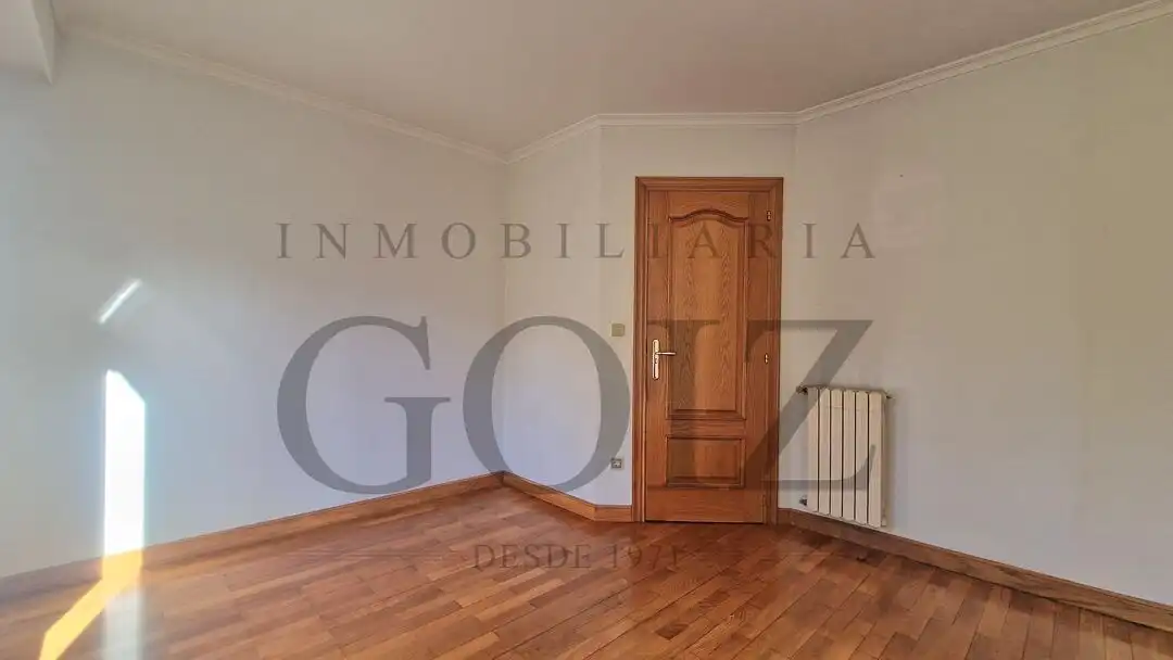 Habitación de Piso en venta en Donostia - San Sebastián  con Calefacción y Balcón