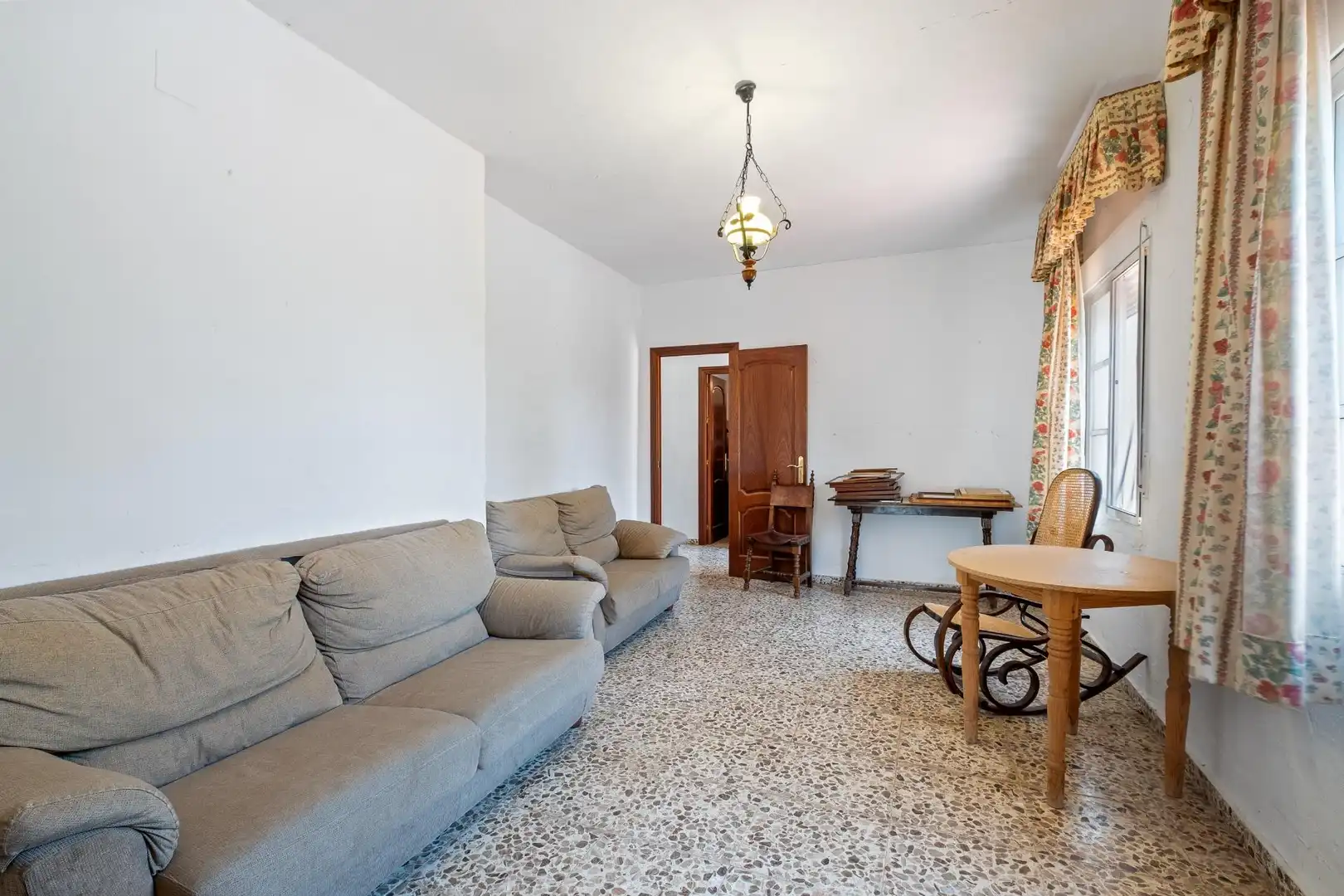 Sala d'estar de Casa o xalet en venda en Pizarra amb Calefacció, Jardí privat i Terrassa