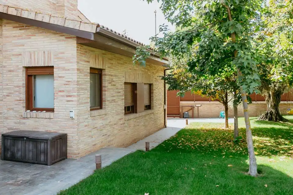 Vista exterior de Casa o xalet en venda en Banastás amb Aire condicionat, Calefacció i Jardí privat